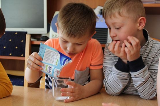 Grafika #0: Klub Odkrywcy - Wirujące kropelki