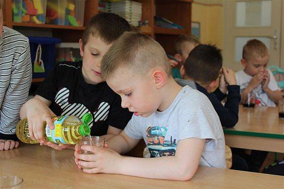 Grafika #9: Klub Odkrywcy - Wirujące kropelki