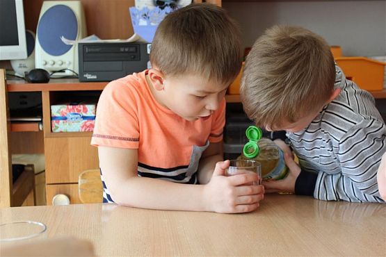 Grafika #10: Klub Odkrywcy - Wirujące kropelki