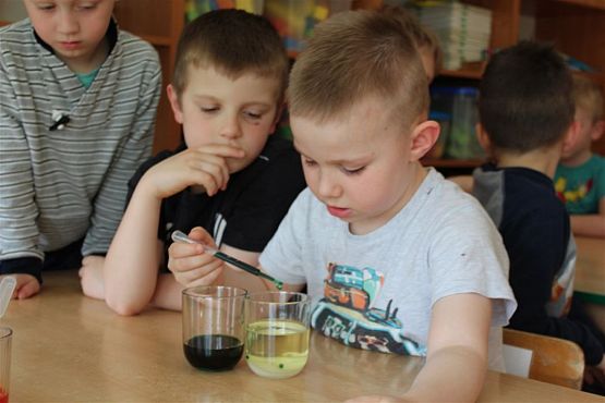 Grafika #16: Klub Odkrywcy - Wirujące kropelki