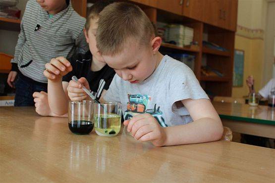 Grafika #18: Klub Odkrywcy - Wirujące kropelki