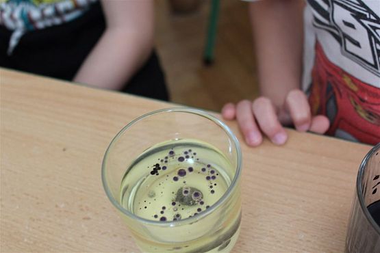 Grafika #21: Klub Odkrywcy - Wirujące kropelki