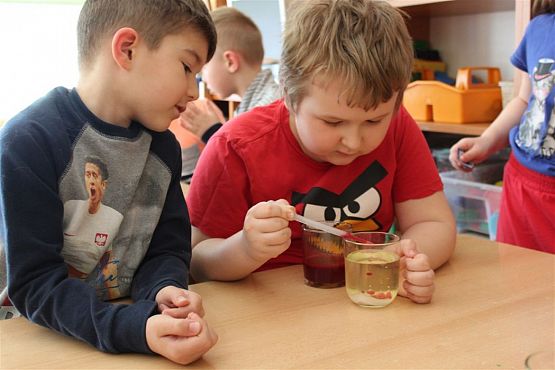 Grafika #22: Klub Odkrywcy - Wirujące kropelki