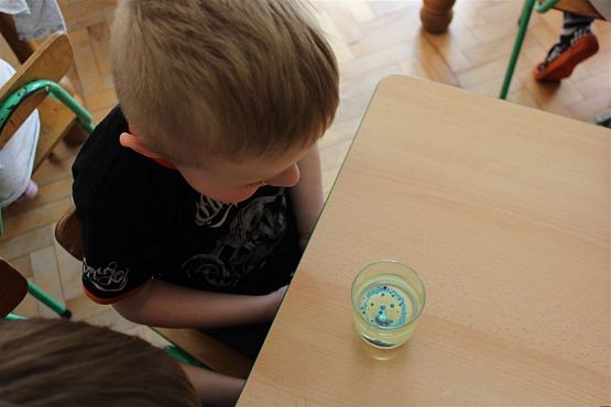 Grafika #24: Klub Odkrywcy - Wirujące kropelki