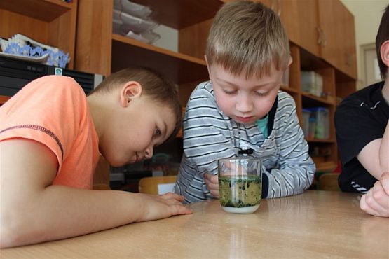 Grafika #33: Klub Odkrywcy - Wirujące kropelki