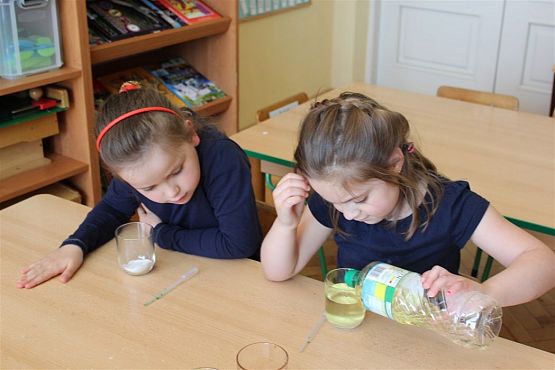 Grafika #44: Klub Odkrywcy - Wirujące kropelki