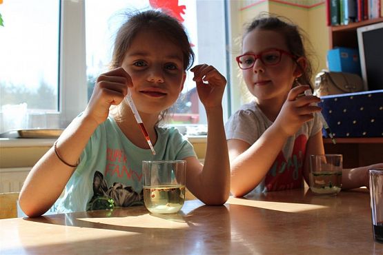 Grafika #47: Klub Odkrywcy - Wirujące kropelki