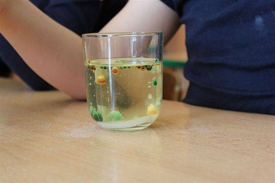 Grafika #49: Klub Odkrywcy - Wirujące kropelki