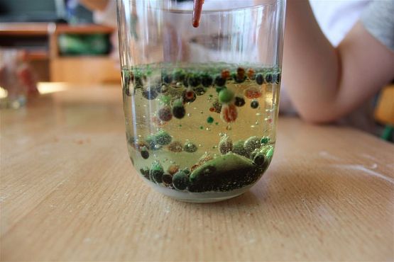 Grafika #57: Klub Odkrywcy - Wirujące kropelki