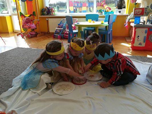 Grafika #113: 18.04.2018 Dzień Postaci z Bajek w naszym przedszkolu