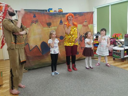 Grafika #1: 17.04.2018 Przedstawienie teatralne pt."Pipi Wędrowniczka"