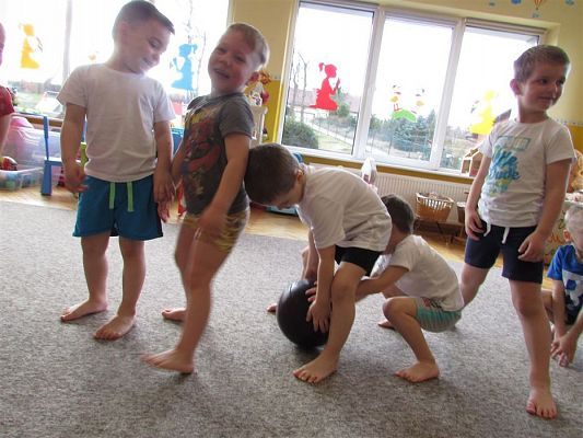 Grafika #14: 06.04.2018 Maluszki świętują "Światowy Dzień Zdrowia" na sportowo!