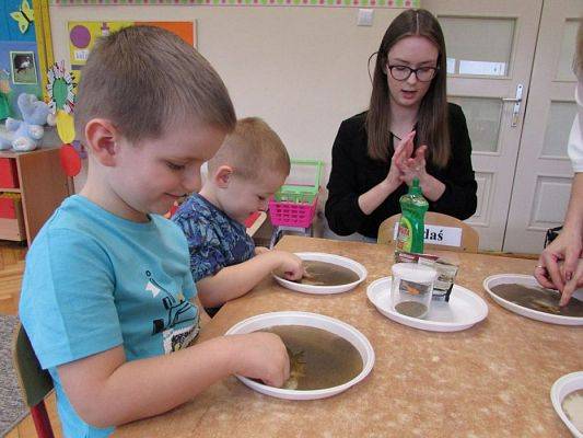 Grafika #13: 14.03.2018 Mali badacze-doświadczenia matematyczne w gr.I