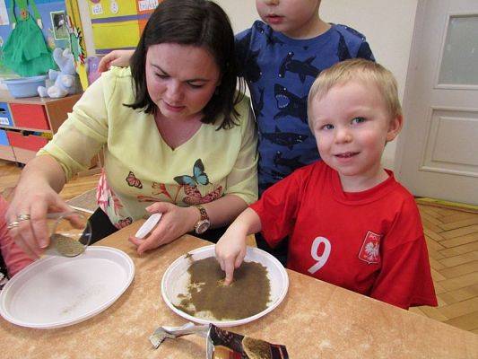 Grafika #23: 14.03.2018 Mali badacze-doświadczenia matematyczne w gr.I