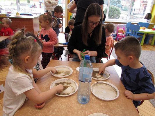 Grafika #30: 14.03.2018 Mali badacze-doświadczenia matematyczne w gr.I