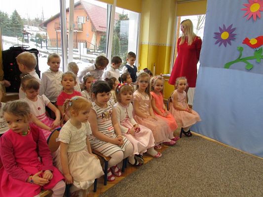 Grafika #5: 08.03.2018 Dzień Kobiet