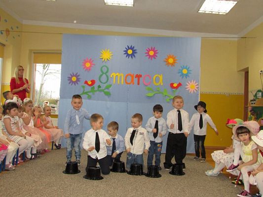 Grafika #17: 08.03.2018 Dzień Kobiet