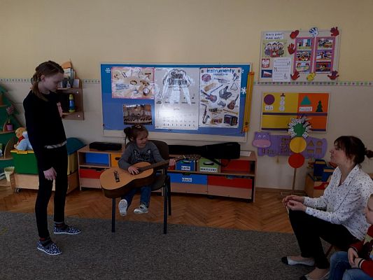 Grafika #4: 06.03.2018 Chciałbym być muzykiem.