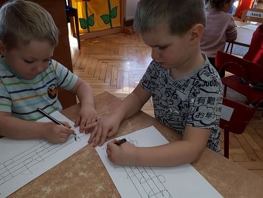 Grafika #15: 06.03.2018 Chciałbym być muzykiem.