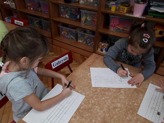 Grafika #25: 06.03.2018 Chciałbym być muzykiem.