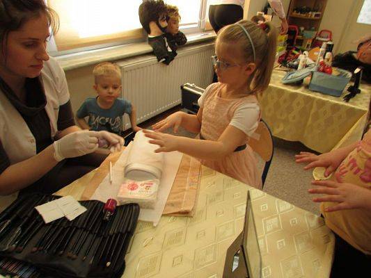 Grafika #14: 06.03.2018 Nasz salon piękności