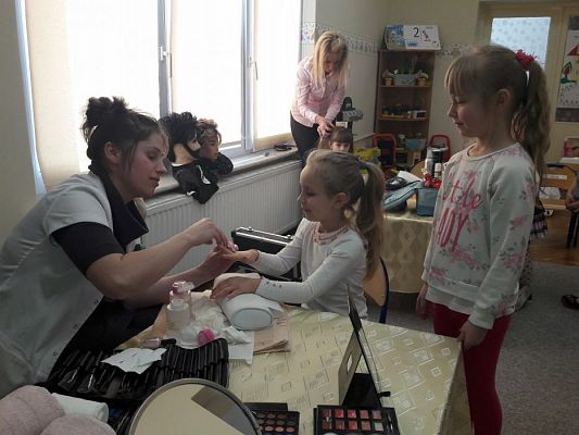 Grafika #60: 06.03.2018 Nasz salon piękności