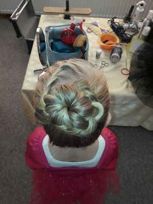 Grafika #66: 06.03.2018 Nasz salon piękności