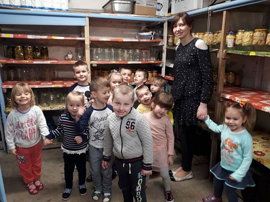 Grafika #12: Maluchy poznają pracę kucharza