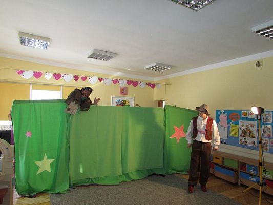 Grafika #4: 02.03.2018 Przedstawienie teatralne pt."Jasiu w krainie bajek"