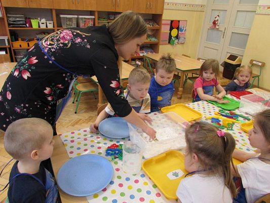 Grafika #1: 02.02.2018 Zabawa sensoryczna cieczą nienewtonowską