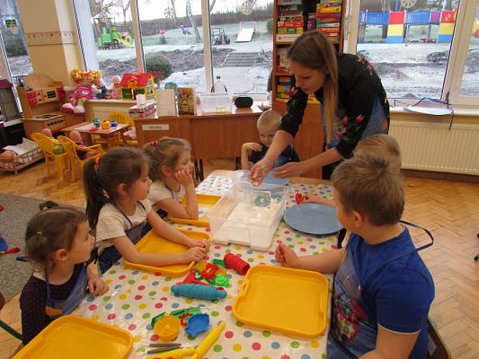 Grafika #2: 02.02.2018 Zabawa sensoryczna cieczą nienewtonowską