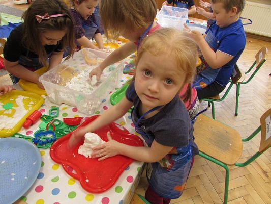 Grafika #8: 02.02.2018 Zabawa sensoryczna cieczą nienewtonowską