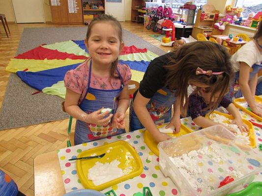 Grafika #9: 02.02.2018 Zabawa sensoryczna cieczą nienewtonowską