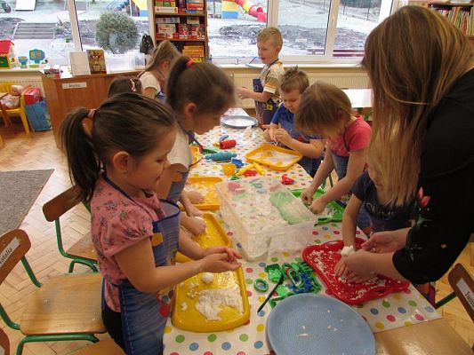 Grafika #11: 02.02.2018 Zabawa sensoryczna cieczą nienewtonowską