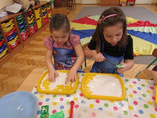 Grafika #14: 02.02.2018 Zabawa sensoryczna cieczą nienewtonowską