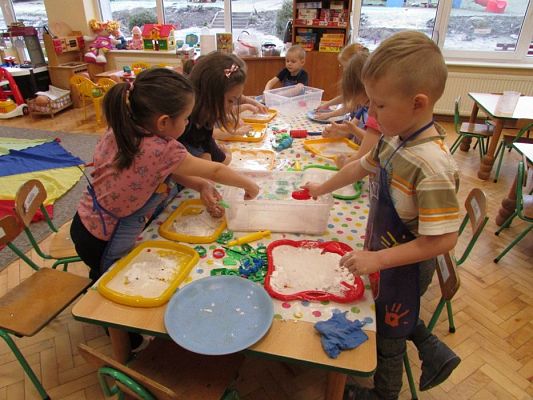 Grafika #16: 02.02.2018 Zabawa sensoryczna cieczą nienewtonowską