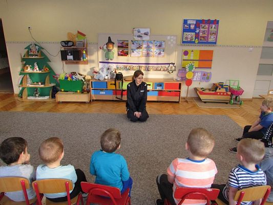 Grafika #4: 23.01.2018 Spotkanie z policjantką nt."Bezpieczne ferie"