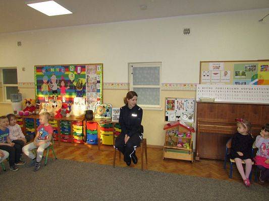 Grafika #16: 23.01.2018 Spotkanie z policjantką nt."Bezpieczne ferie"