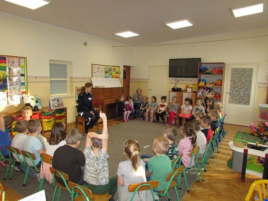 Grafika #21: 23.01.2018 Spotkanie z policjantką nt."Bezpieczne ferie"