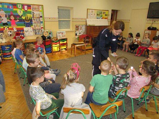 Grafika #25: 23.01.2018 Spotkanie z policjantką nt."Bezpieczne ferie"