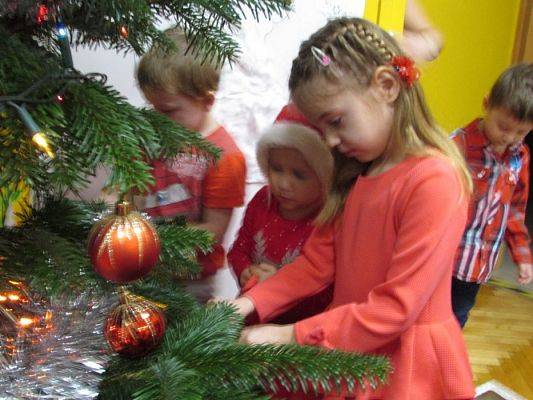 Grafika #0: 06.12.2017 Stroimy choinki