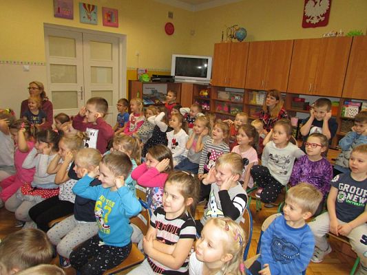 Grafika #9: 05.12.2017 "Zaczarowany Mikołaj" - występ iluzjonisty