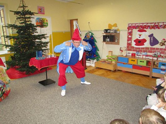 Grafika #13: 05.12.2017 "Zaczarowany Mikołaj" - występ iluzjonisty