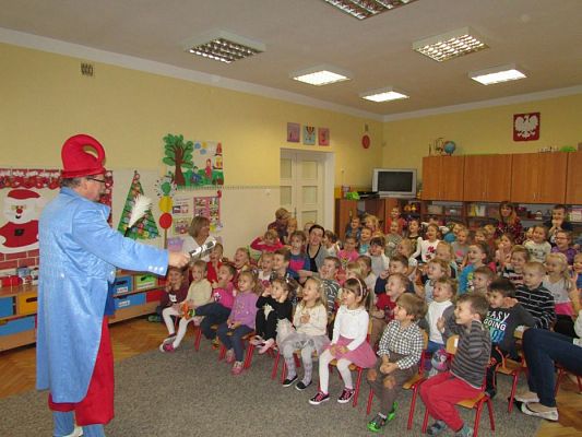 Grafika #14: 05.12.2017 "Zaczarowany Mikołaj" - występ iluzjonisty