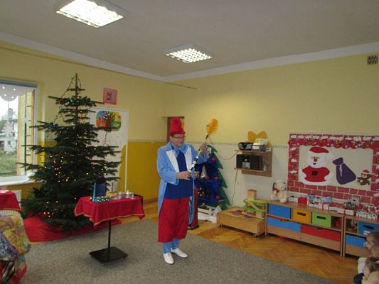 Grafika #16: 05.12.2017 "Zaczarowany Mikołaj" - występ iluzjonisty