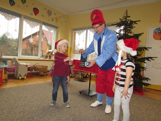 Grafika #22: 05.12.2017 "Zaczarowany Mikołaj" - występ iluzjonisty