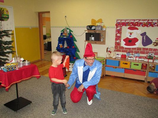 Grafika #32: 05.12.2017 "Zaczarowany Mikołaj" - występ iluzjonisty