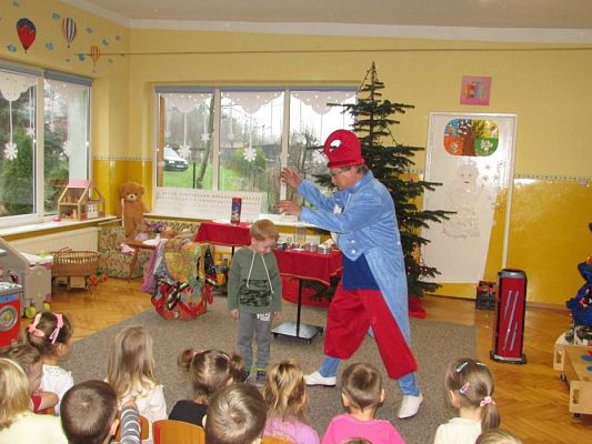 Grafika #40: 05.12.2017 "Zaczarowany Mikołaj" - występ iluzjonisty
