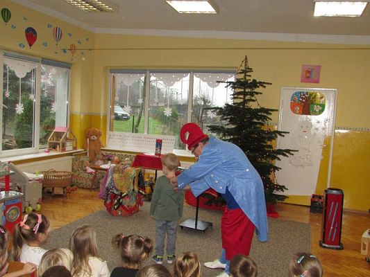 Grafika #41: 05.12.2017 "Zaczarowany Mikołaj" - występ iluzjonisty