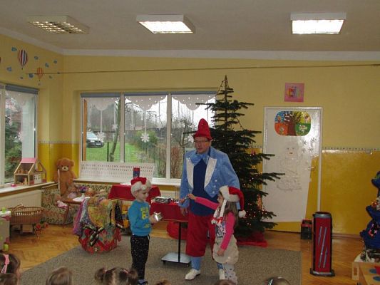 Grafika #42: 05.12.2017 "Zaczarowany Mikołaj" - występ iluzjonisty